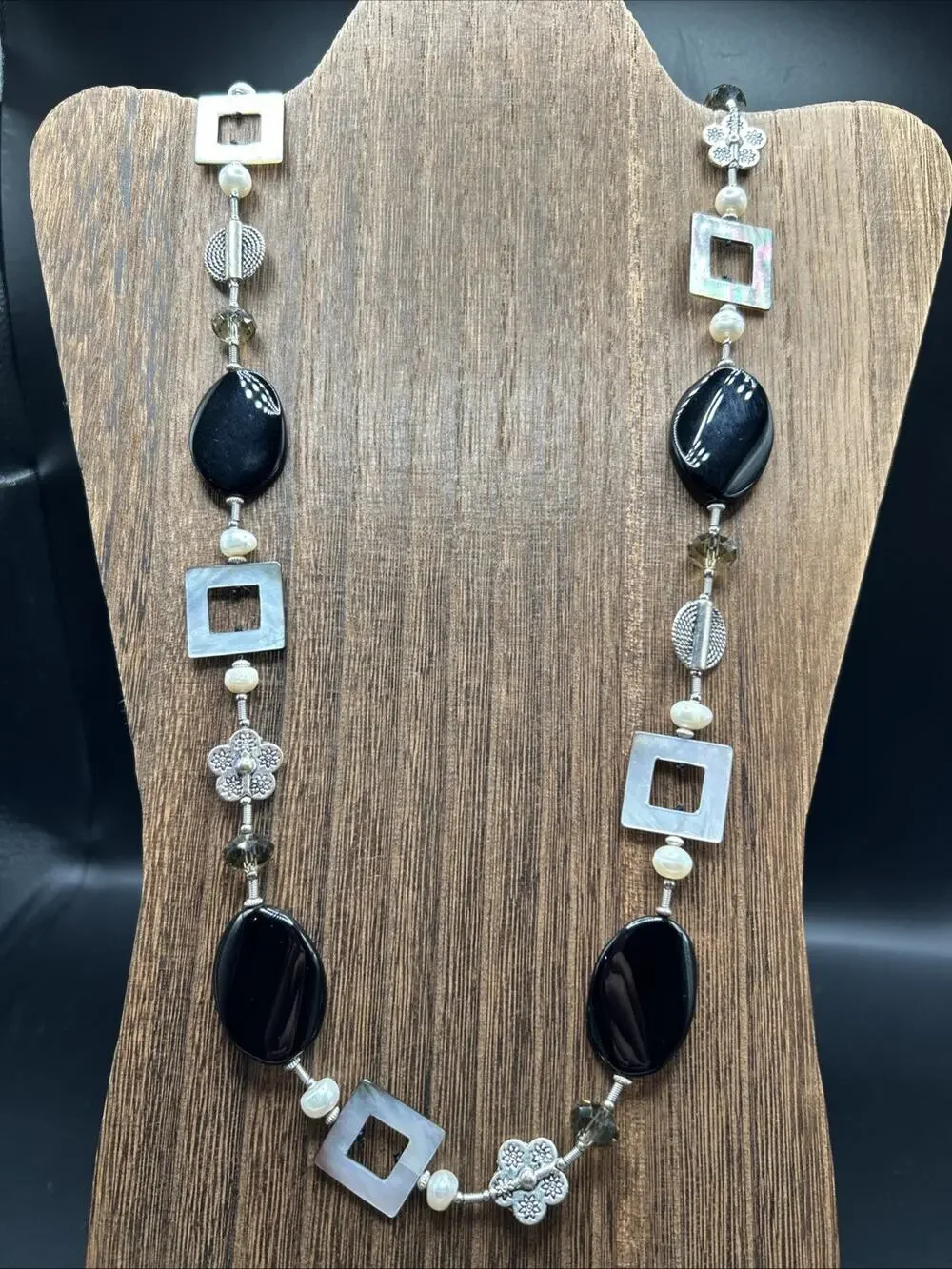 Premier Designs Mother Of Pearl Silver Tone Black Stone Necklace 30”